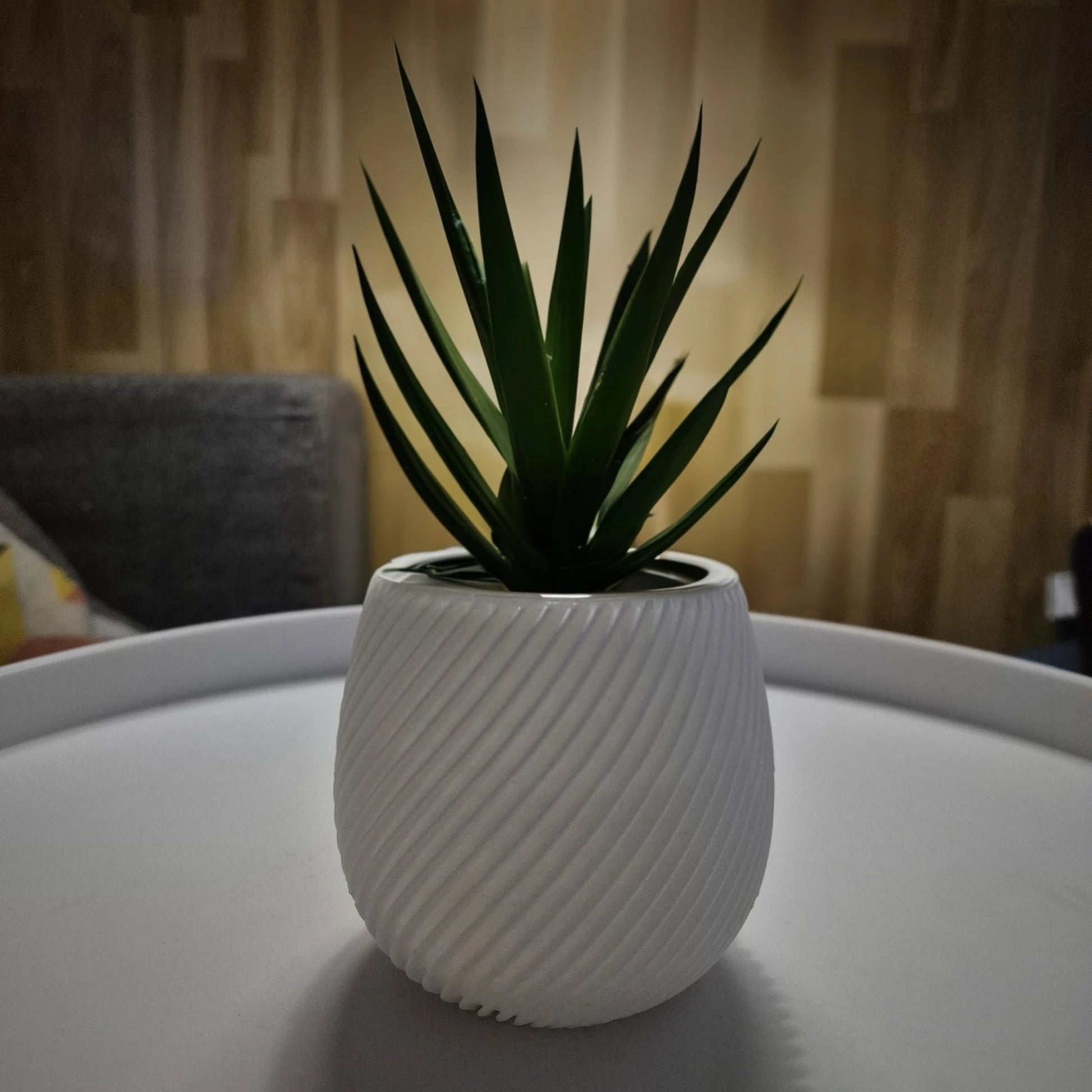Elegance Swirl Planter for Indoor Plants